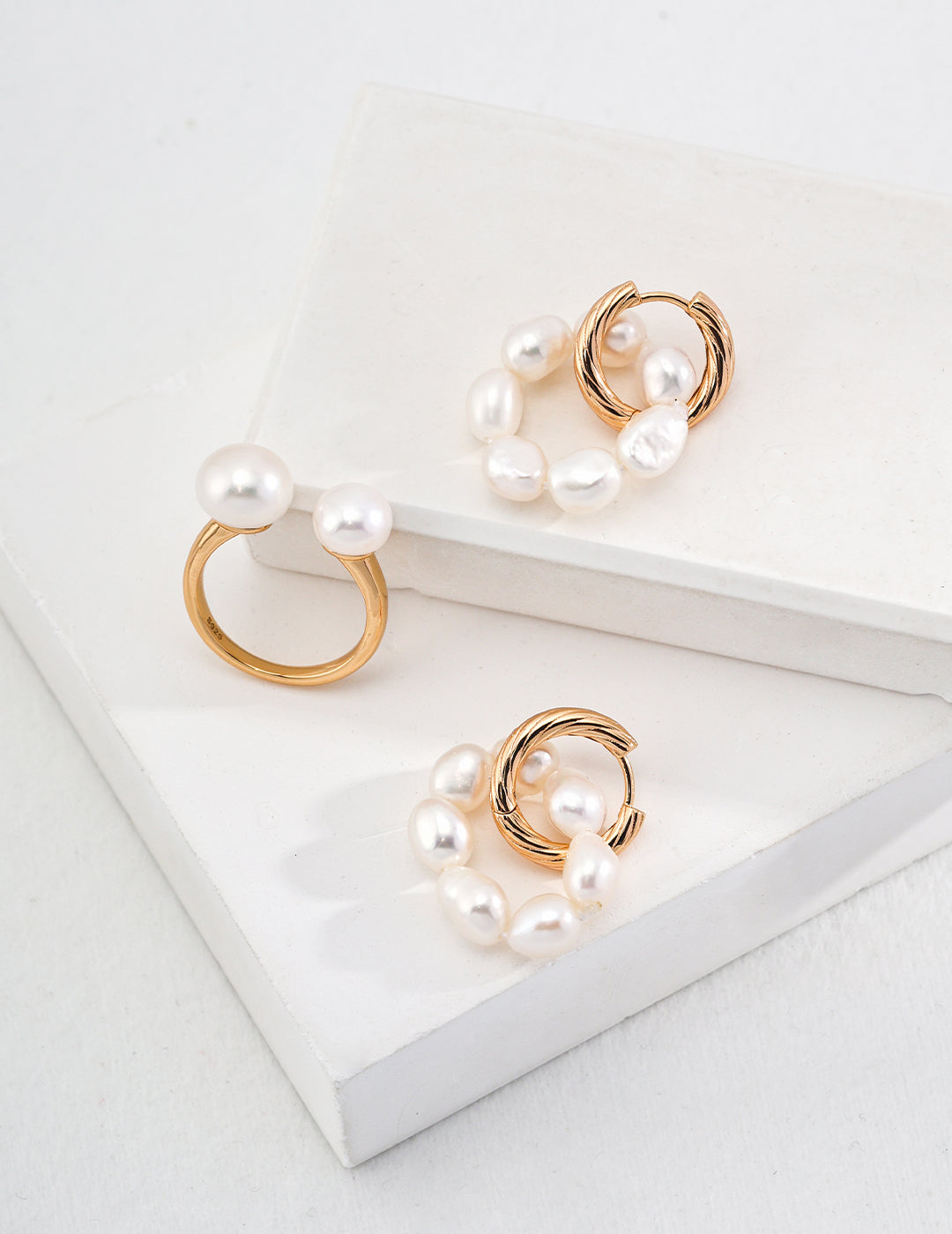 Two-way Pearl Orbit Hoops