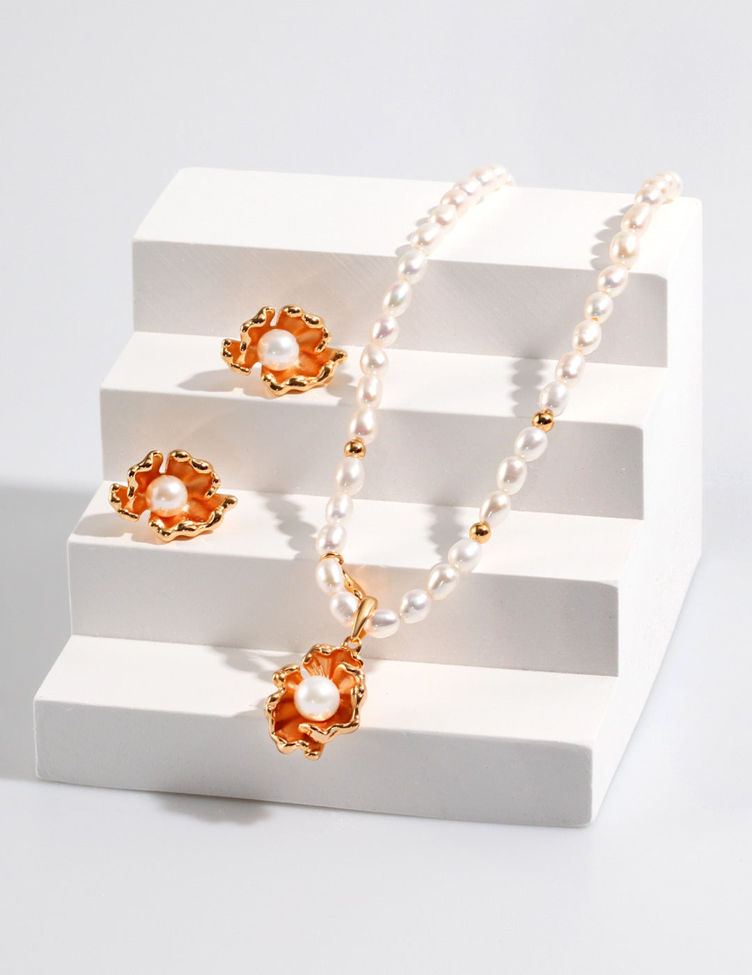 Floral Pearl Necklace